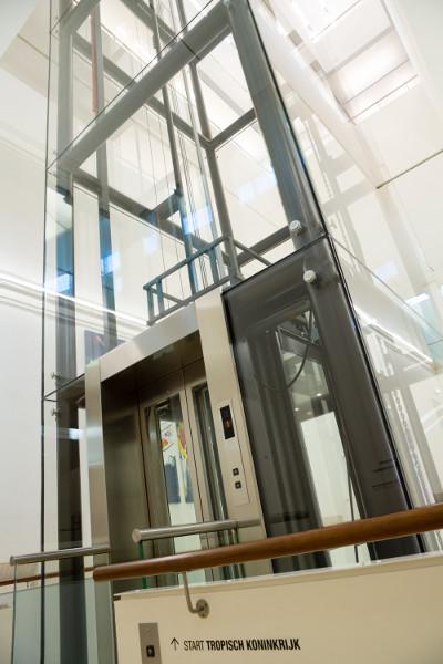 Machinekamerloze liften