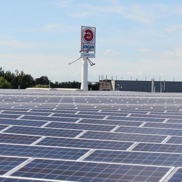 In het gouden jubileumjaar zet Jaga respect voor de natuur stevig kracht bij met de plaatsing van ruim 2.000 zonnepanelen op de fabriek in België. 