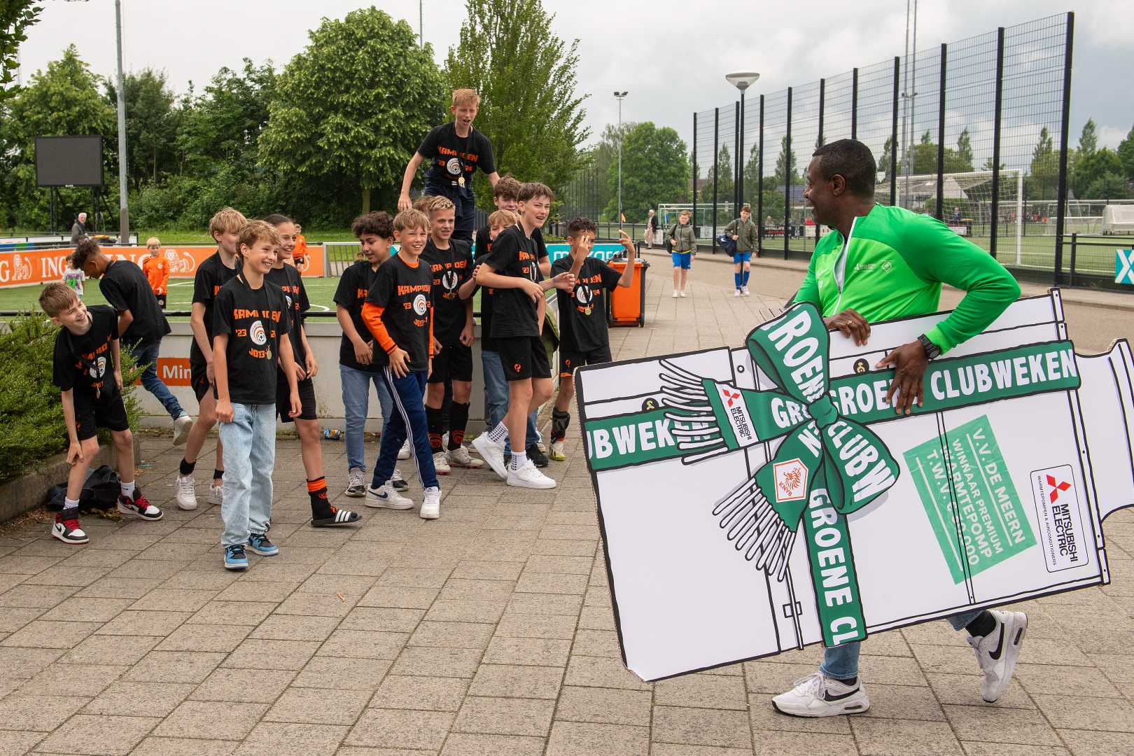 Van volle clubkas tot lage broeikas: drie voetbalclubs winnen all-electric warmtepomp van Mitsubishi Electric