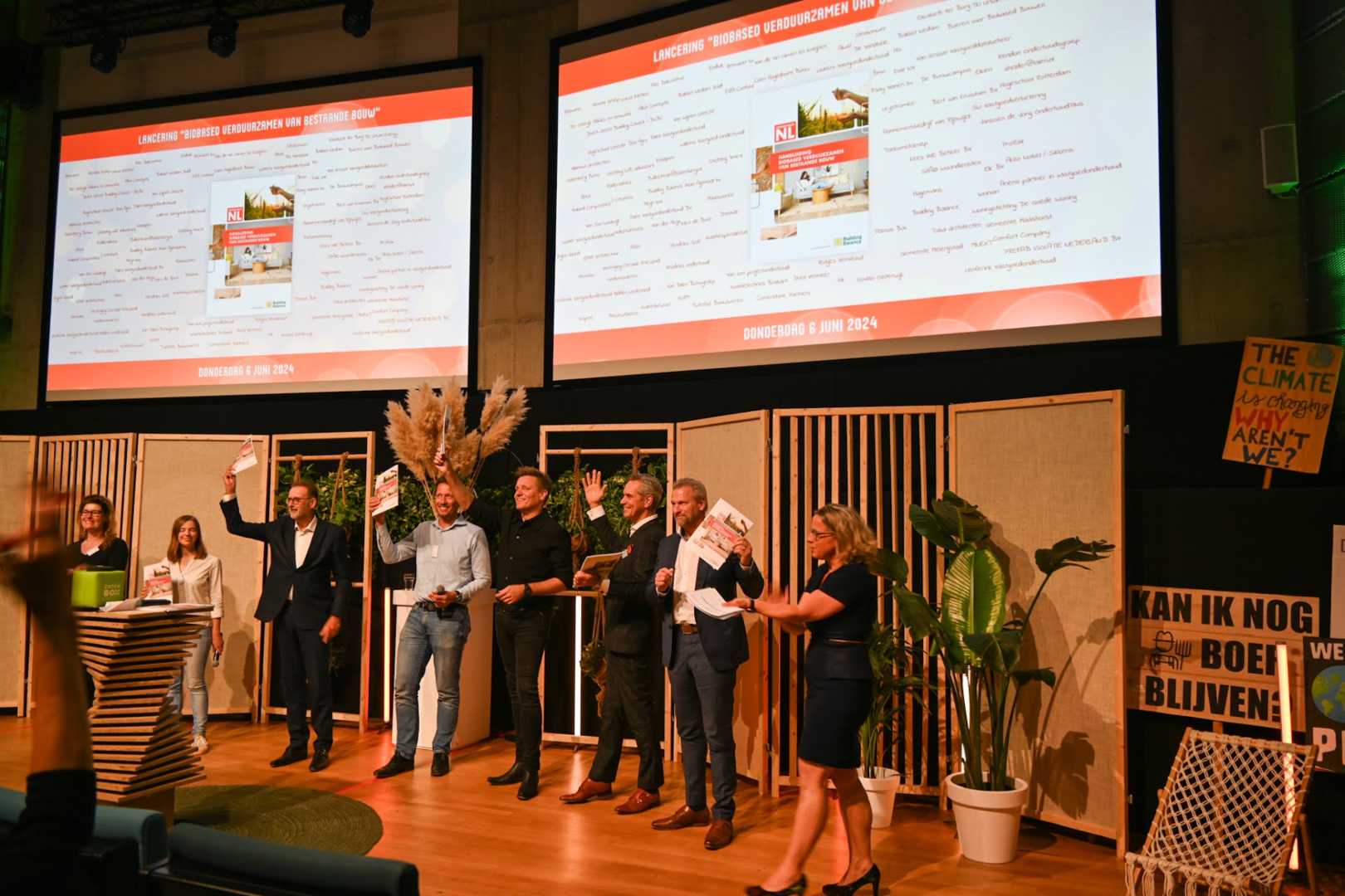 OverhandigingHandleidingbiobasedverduurzamenvanbestaandebouw.jpg