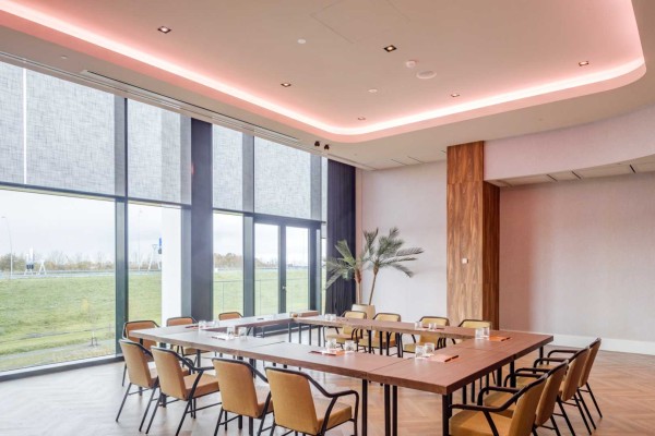 Van der Valk biedt hotels met luxekamers en suites, sfeervolle restaurants, moderne boardrooms en mooie (wellness)zwembaden. Hier spelen akoestiek en design natuurlijk een belangrijke rol. Eleganza van Knauf Ceiling Solutions is de oplossing