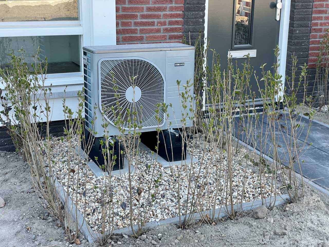 heat-pump-6209793_1280.jpg