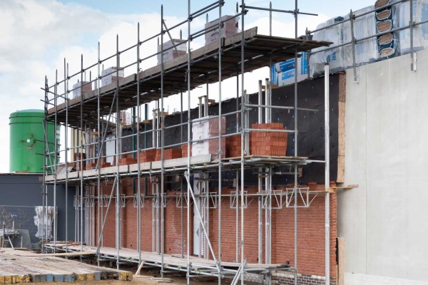 Bij de ontwikkeling van de appartementengebouwen Front en Grutto, onderdeel van project Hart van de Waalsprong in Nijmegen, is aandacht besteed aan de toekomst. Duurzaamheid en comfort spelen een grote rol. Hendriks Bouw koos voor de spouwmuurisolatie de 