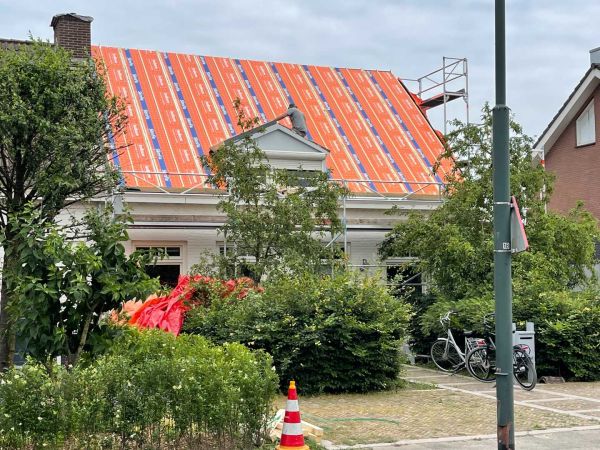 De klimaatdoelstellingen van Parijs vereisen dat een groot deel van de bestaande woningvoorraad in Nederland verduurzaamd wordt. Slecht geïsoleerde woningen leiden tot enorm energieverlies en hoge CO₂-uitstoot.