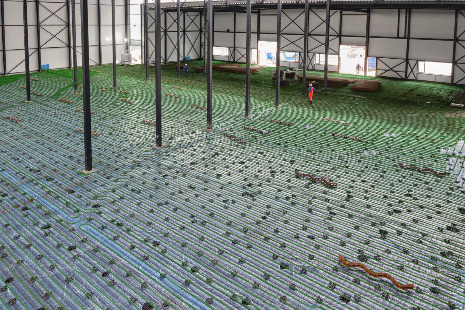 Fabriekshal met Warp voerverwarming Fabriekshal met voerverwarming