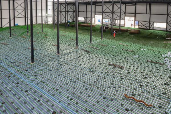 Fabriekshal met voerverwarming
