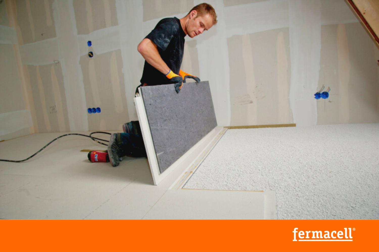 fermacell® Gipsvezelplaten voor de vloer Bouwvakker legt vloerplaten