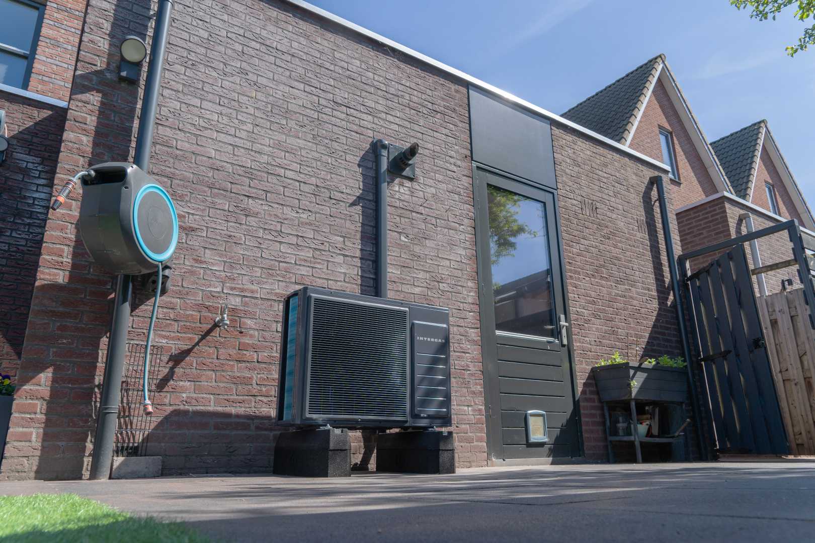 Intergas lanceert nieuwe hybride warmtepomp Xtend Cool Grey