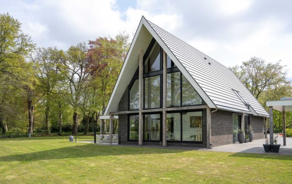 huis met kunststof kozijnen