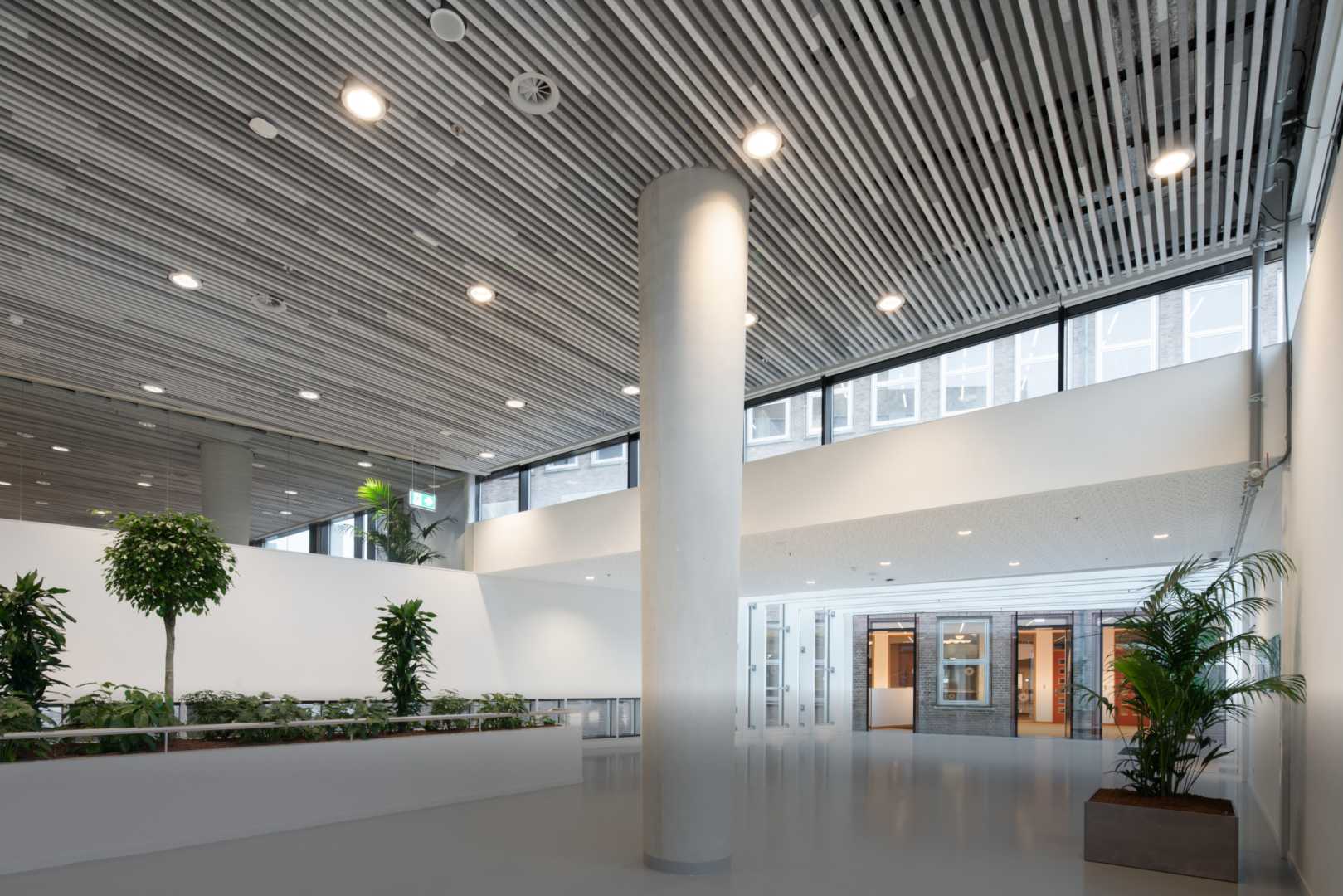 HeartFelt®: Brandvertragend en geluiddempend Project: Stadskantoor Hengelo Ontvangsthal met pilaar