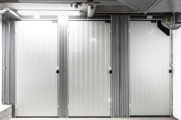 Kelderboxen met ondoorzichtige deuren