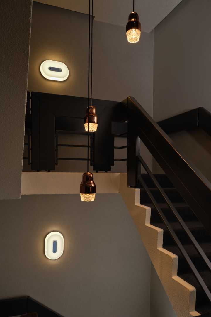 O-Lux in trappenhuis Trap met hanglampen