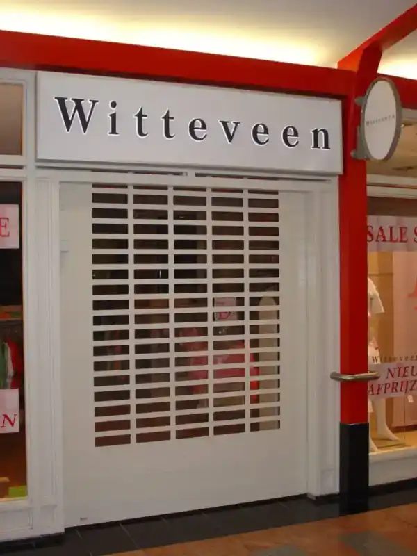 Witteveen opengestanste rolluik