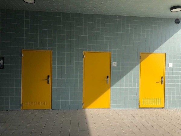 Gele brandwerende deuren