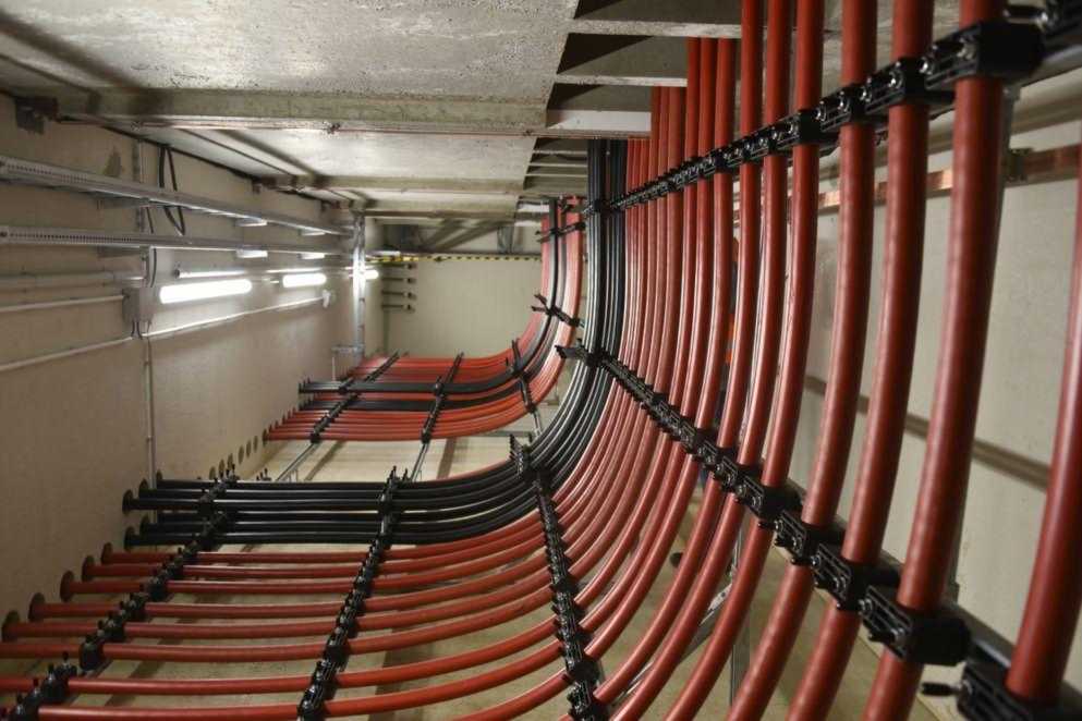Kabels in verdeelstation
