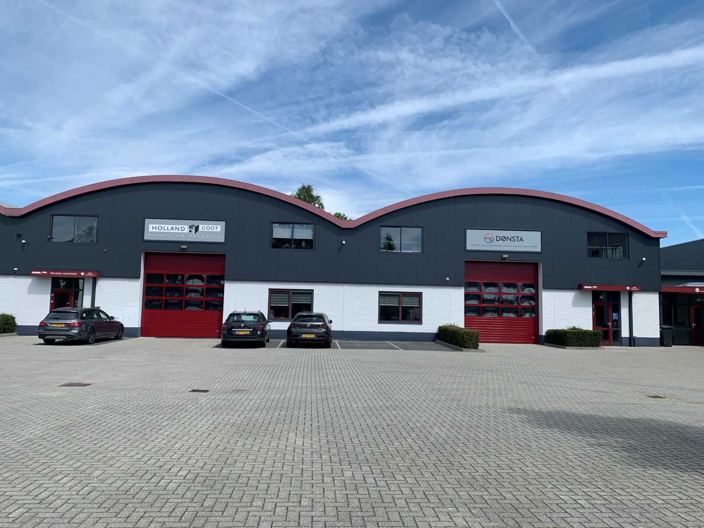 Donsta bedrijfspand (rechts) Donsta bedrijfspand