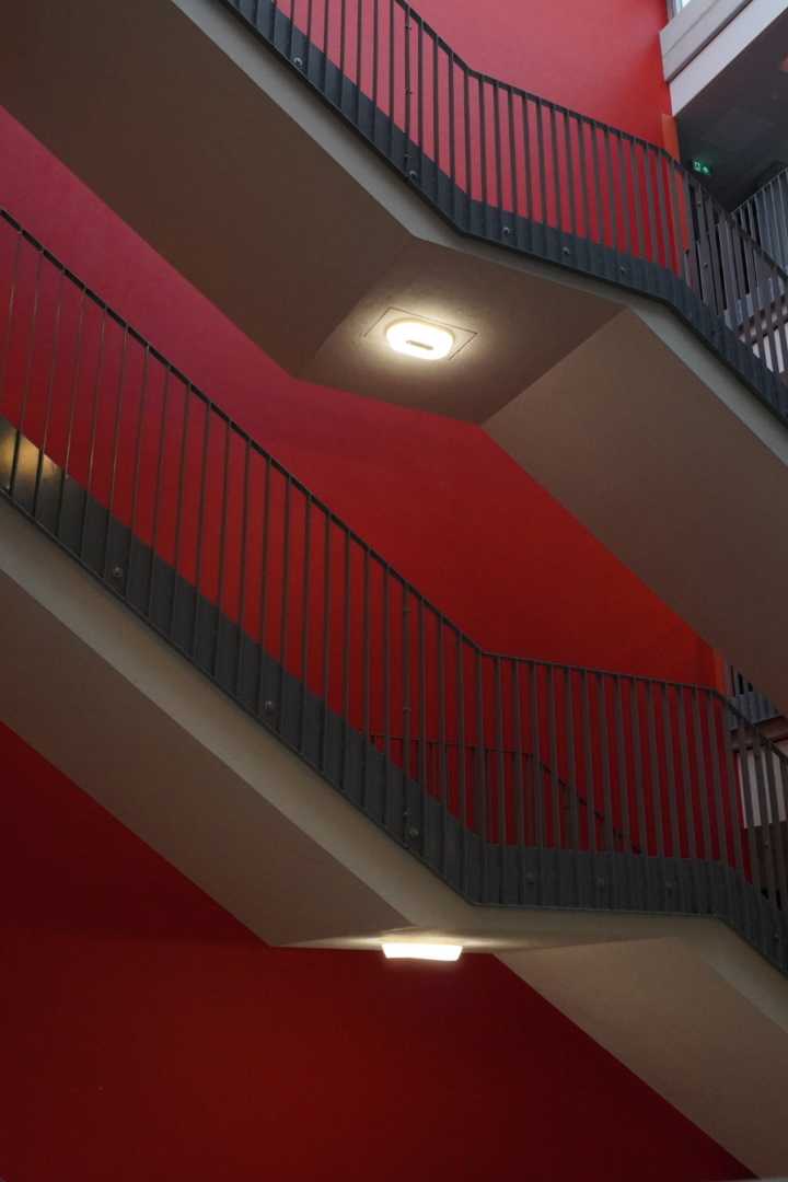Famostar O-Lux in het trappenhuis Noodverlichting in het trappenhuis