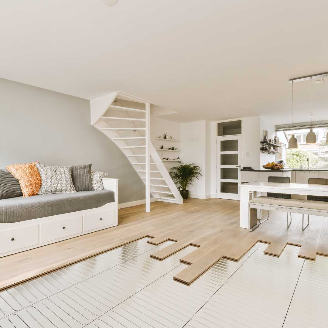 woonkamer met deels open laminaat