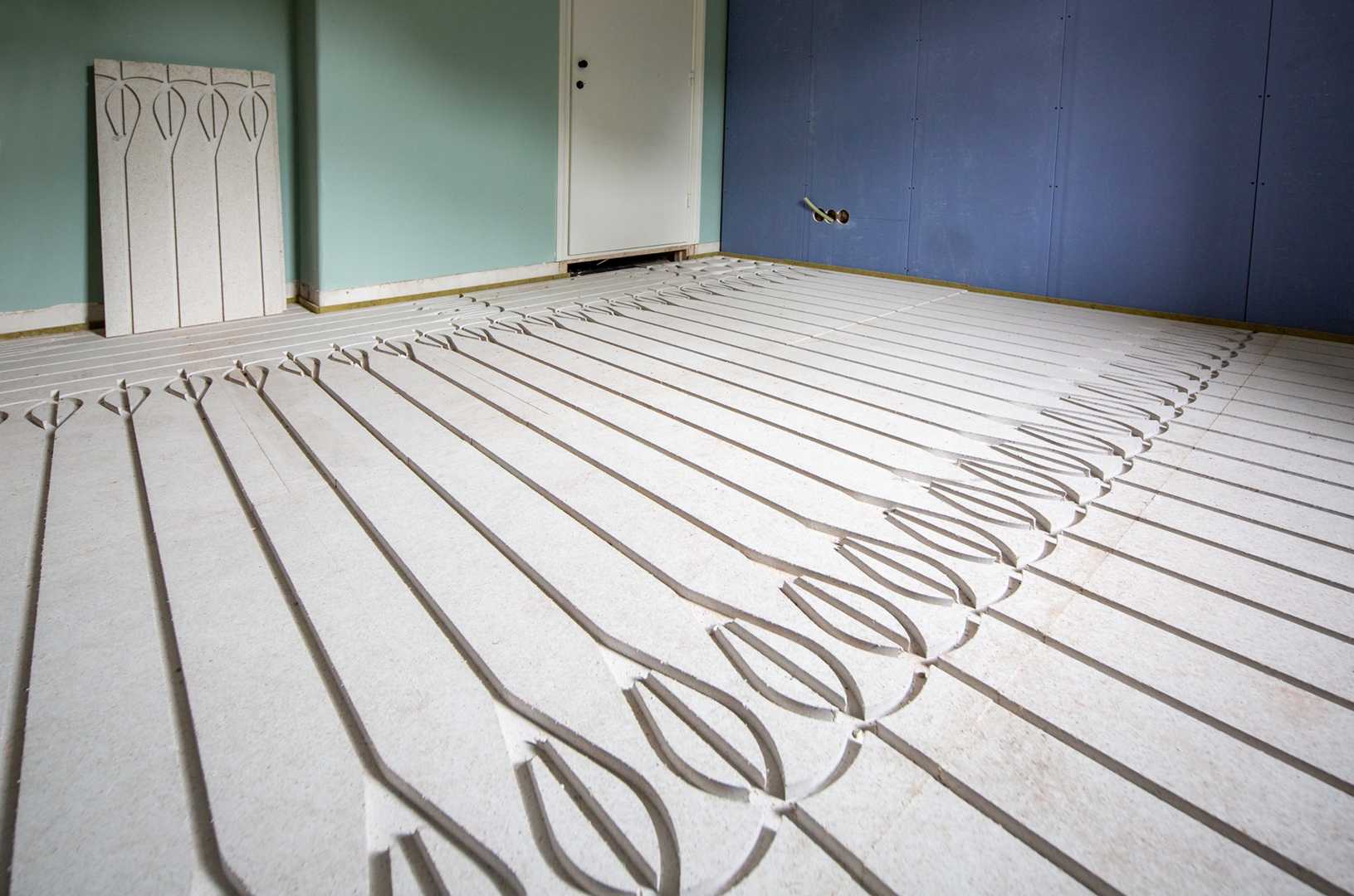 Vloerpanelen met sleuven voor vloerverwarming