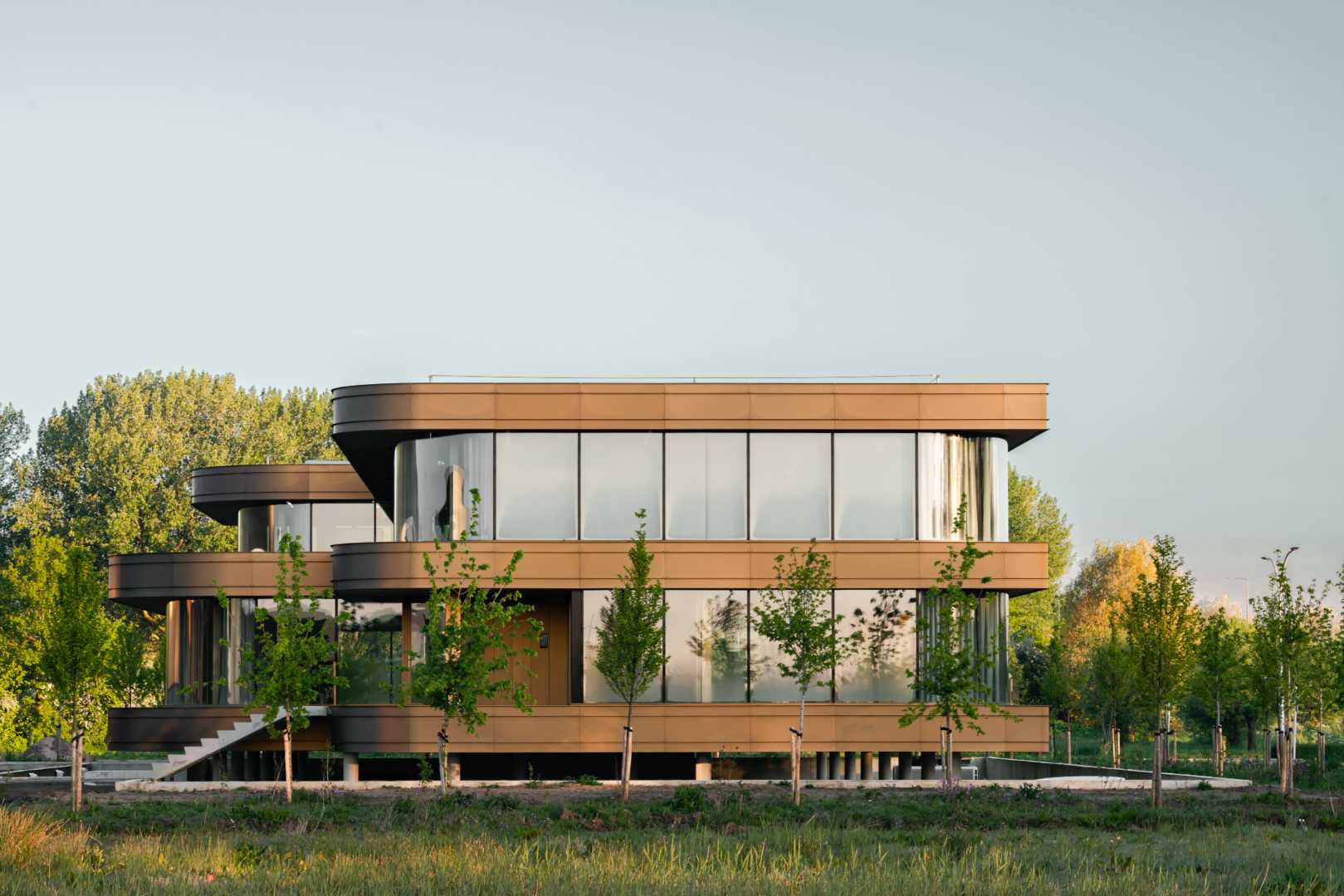 kantoorgebouw in Hendrik-Ido-Ambacht zijkant