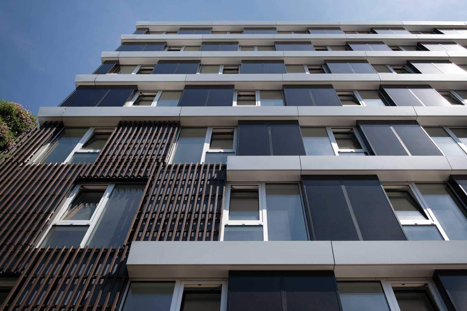 Modufaire PMC 6 Gebouw met zwarte gevelplaten