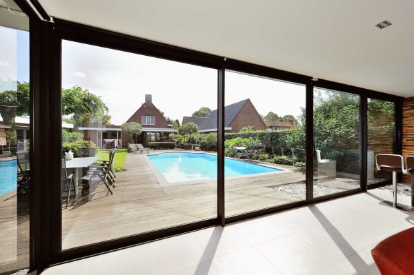 grote glazen schuifpui