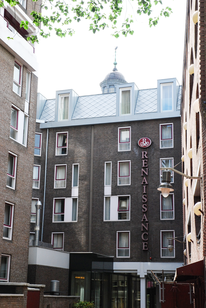 hotel met zinken dak