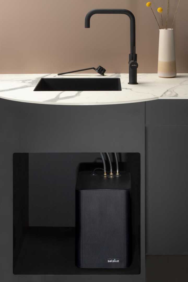 aanrecht met eronder een boiler