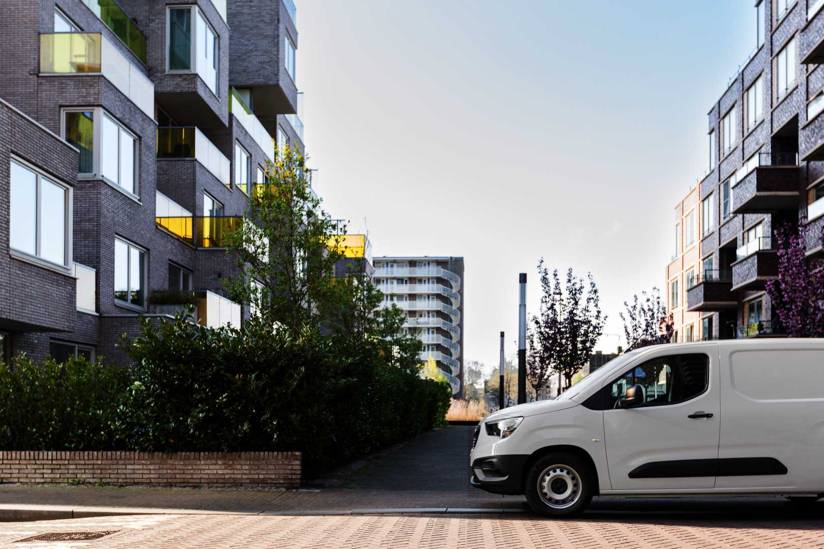 Elektrische bedrijfswagens goedkoper, maar bouwbedrijven aarzelen nog 