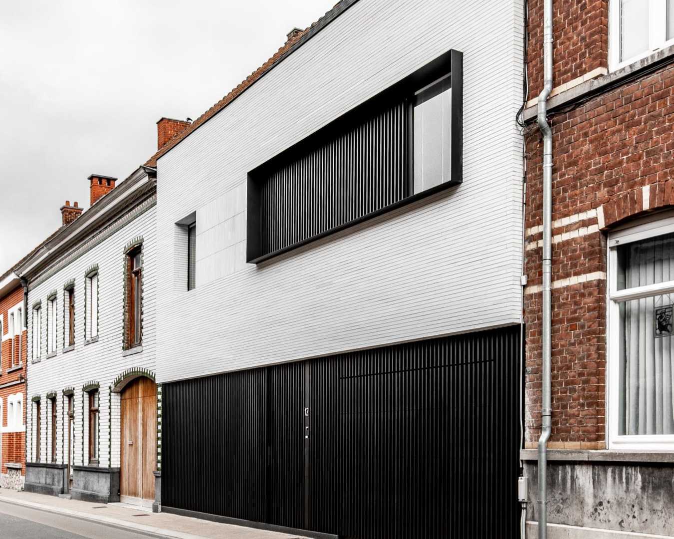 gevel met steenstrips