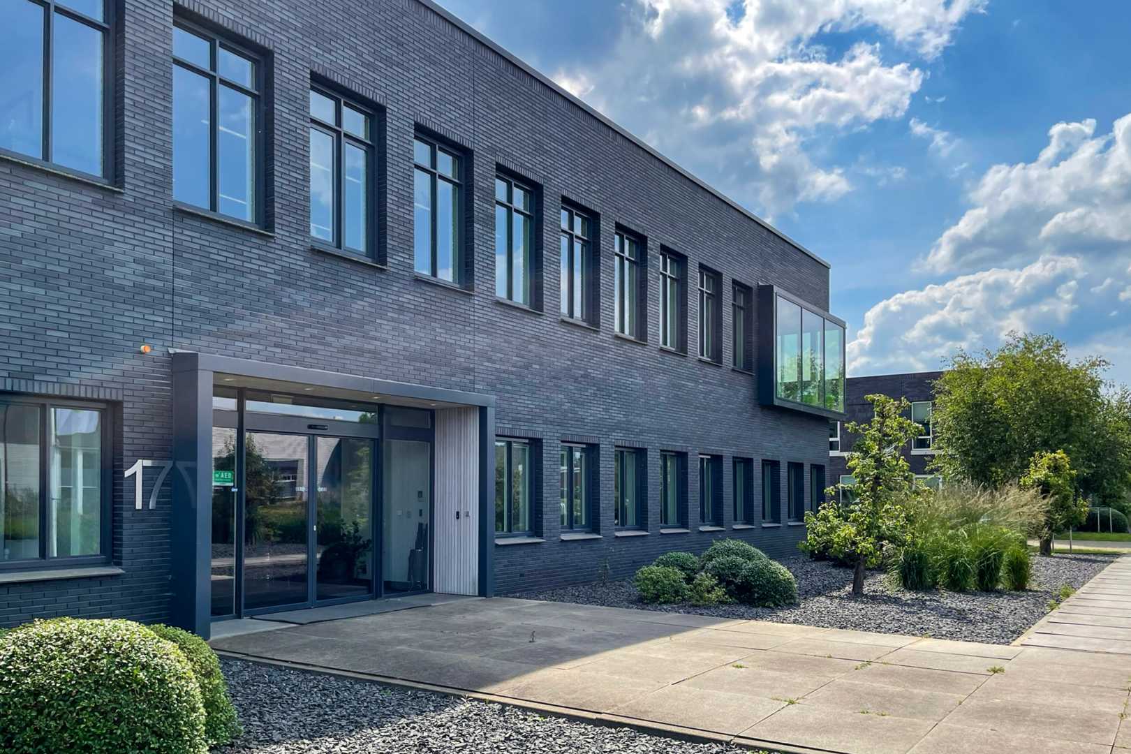 Het pand van Inatherm - Tielenstraat 17, Waalwijk