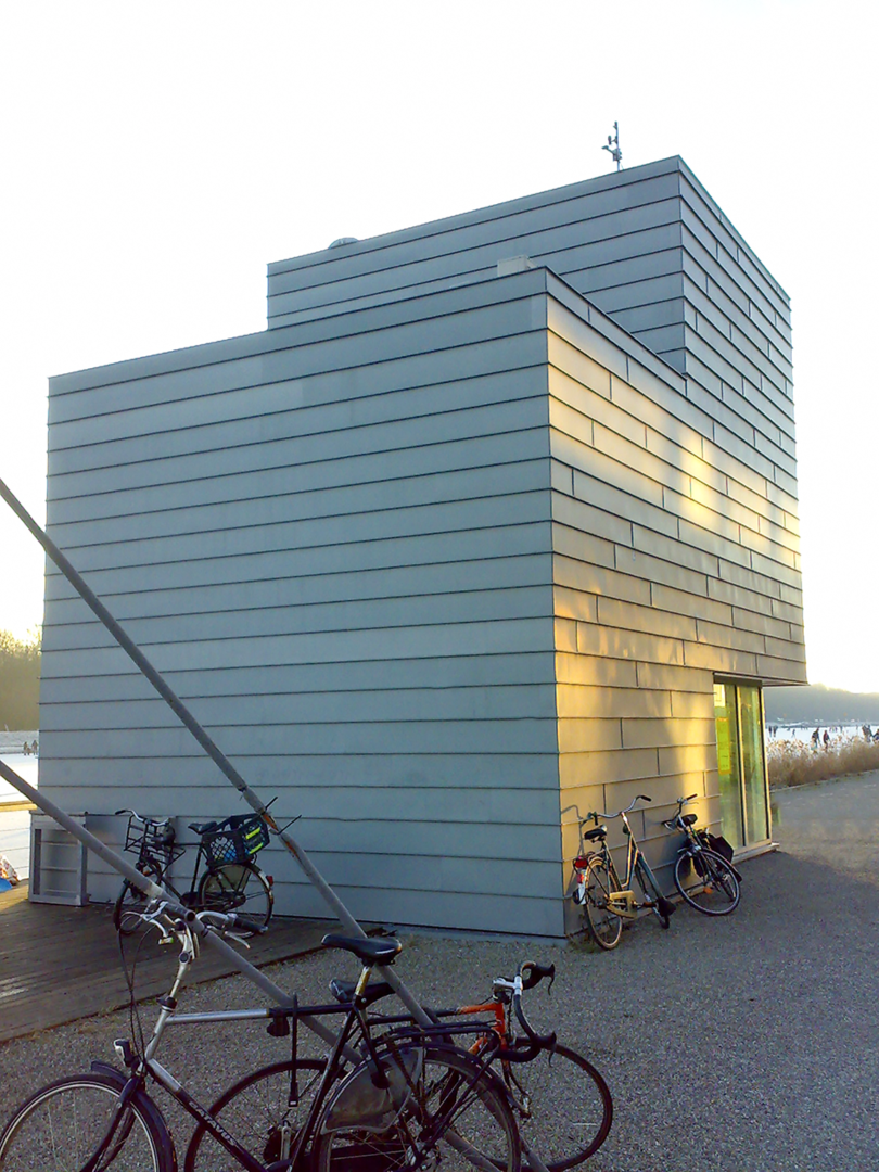 gebouw met zinken gevel