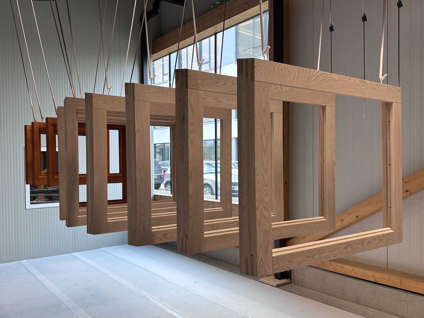 Binnen een dag zijn de kozijnen volledig gecoat. © Krazer Fensterbau Binnen een dag zijn de kozijnen volledig gecoat. © Krazer Fensterbau