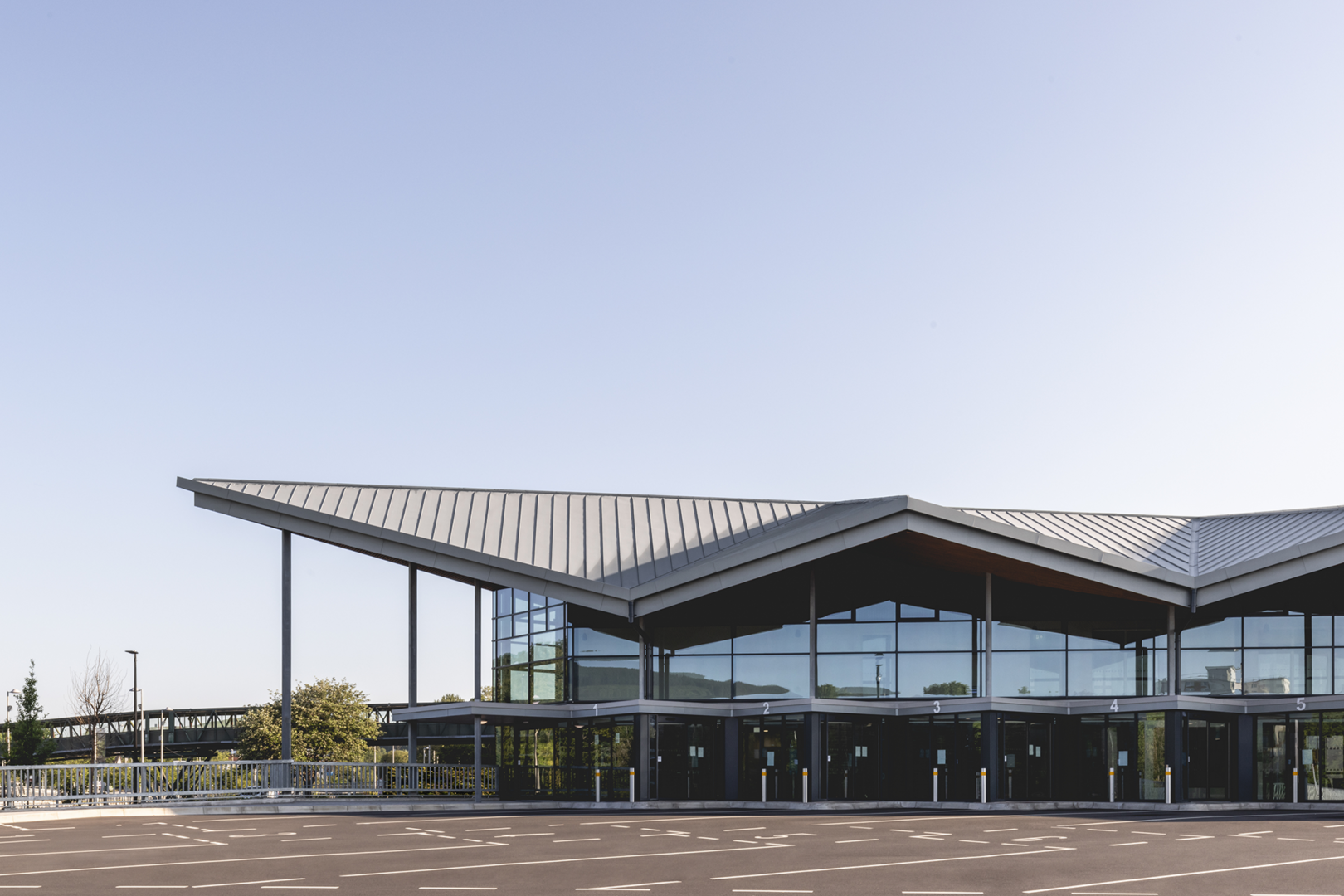 11.prePATINA ECO ZINC blue-grey, bus-interchange Wales,UK - -Architect - Capita - Aannemer - Varla Cladding