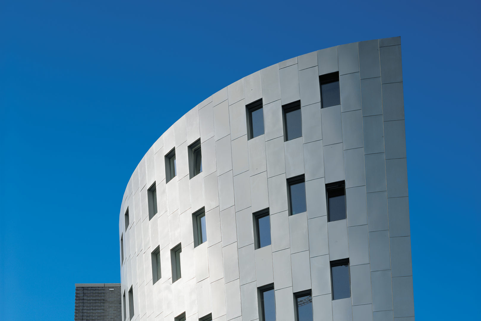 gebouw met gevelbekleding