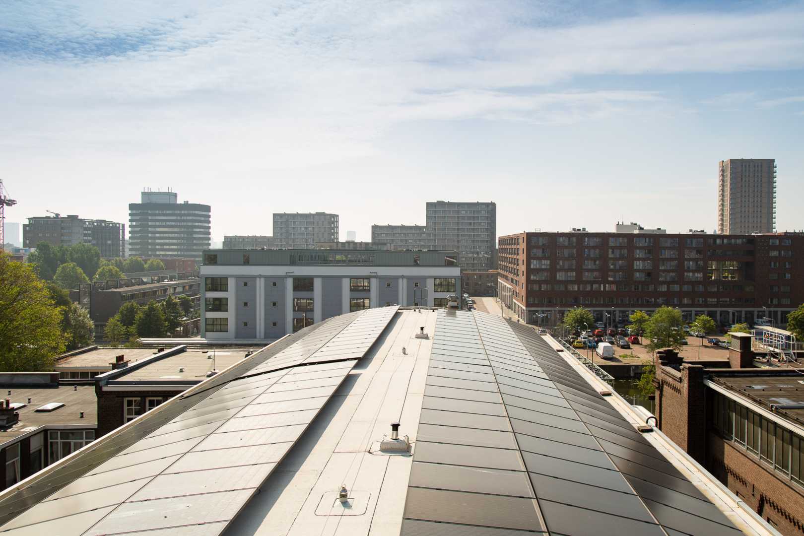 Gebouw met zonnepanelen