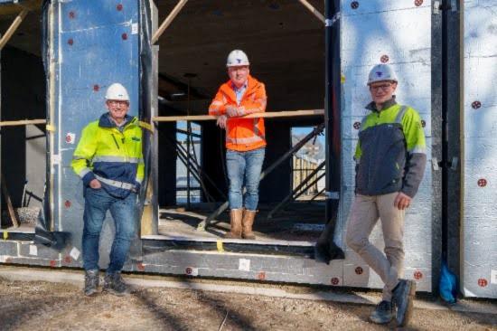 V.l.n.r. Thies van der Wal - VBI, Dick van Ginkel - TBI WOONlab, Niki Loonen - TBI