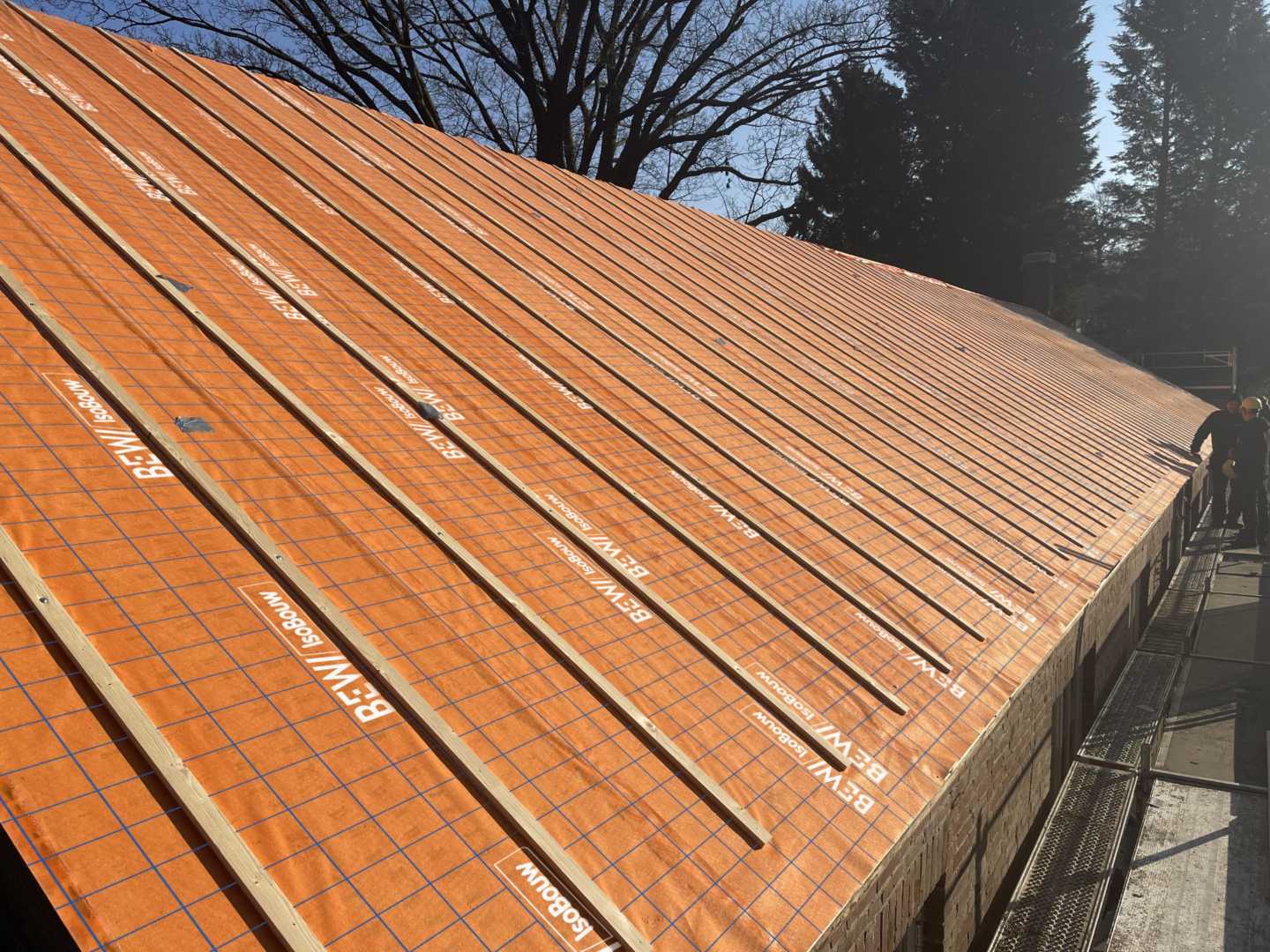 Snellere dakrenovatie met nieuwe na-isolatie van BEWI IsoBouw Snellere dakrenovatie met nieuwe na-isolatie van BEWI IsoBouw