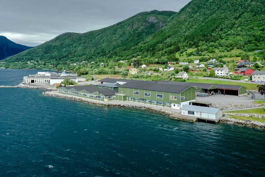 Noors bedrijvencomplex met aluminium daksystemen