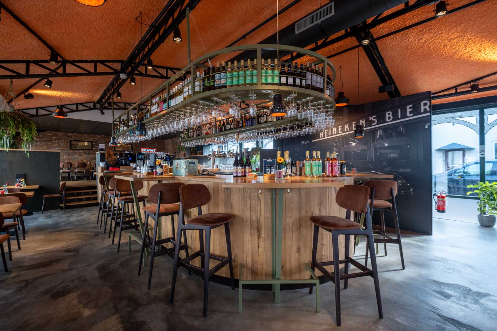 Bar met akoestisch plafond