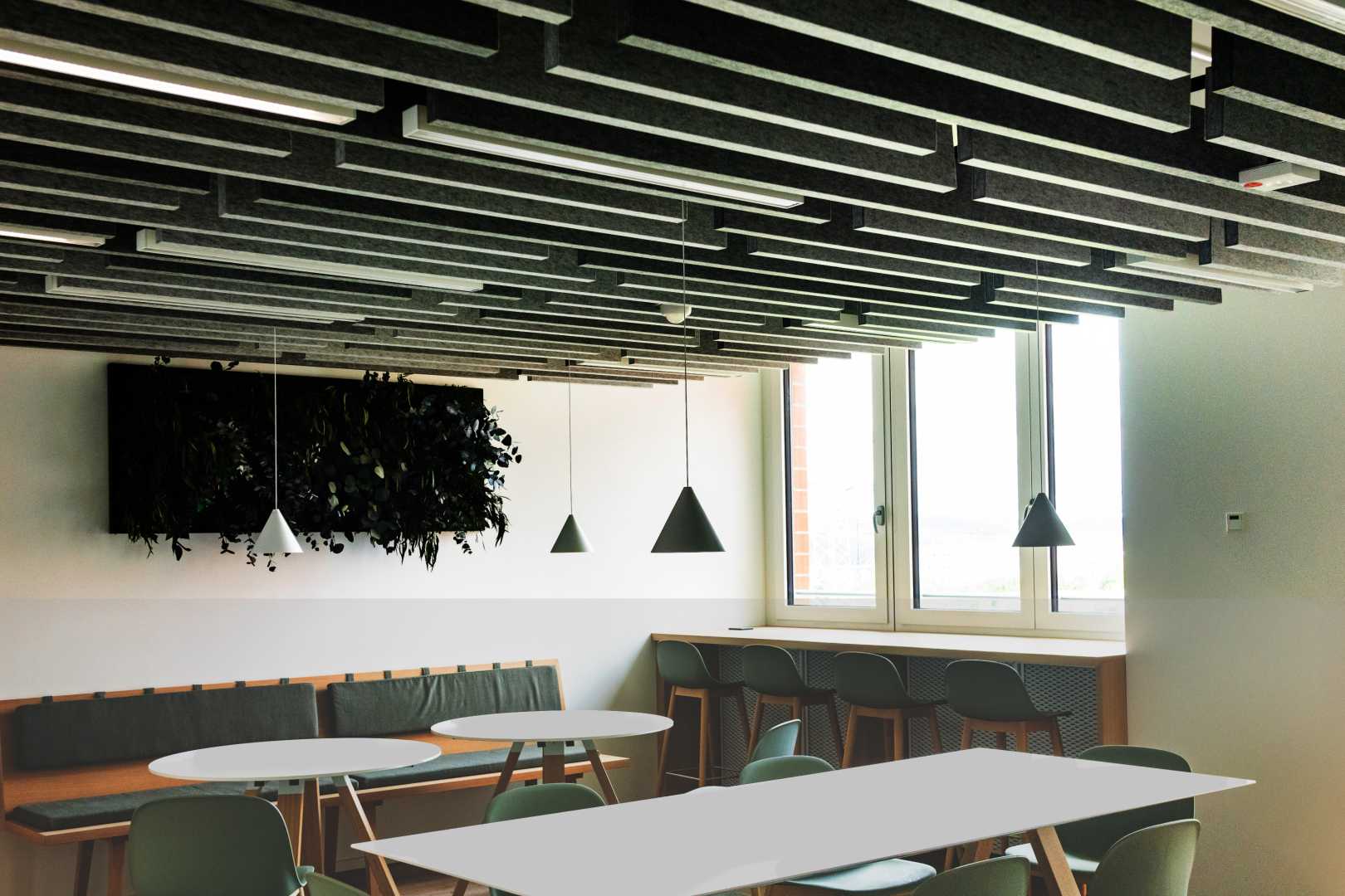 Akoestisch plafond in een kantoor