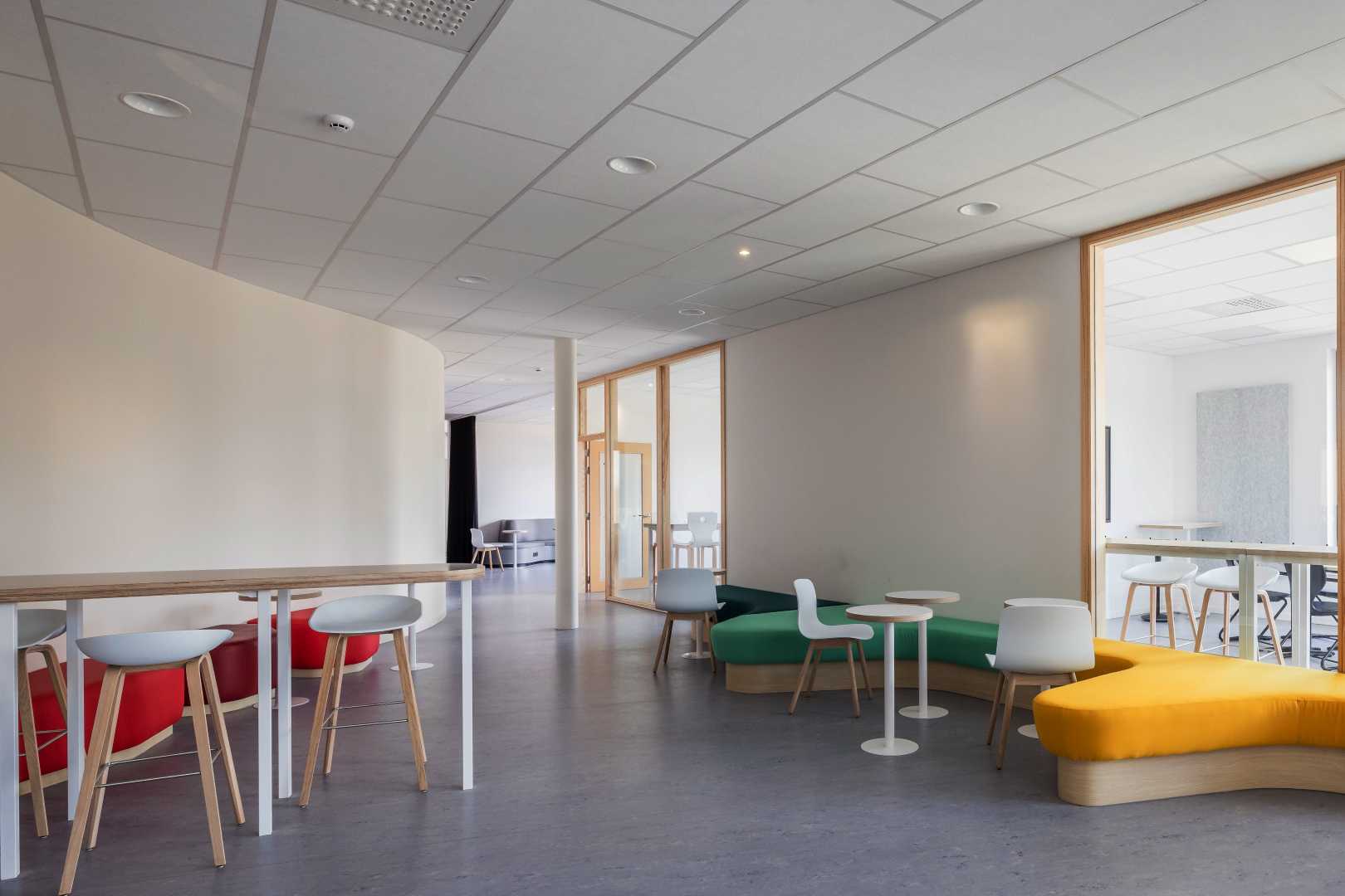 Tonga LW in wachtruimte Akoestisch pleister in wachtruimte