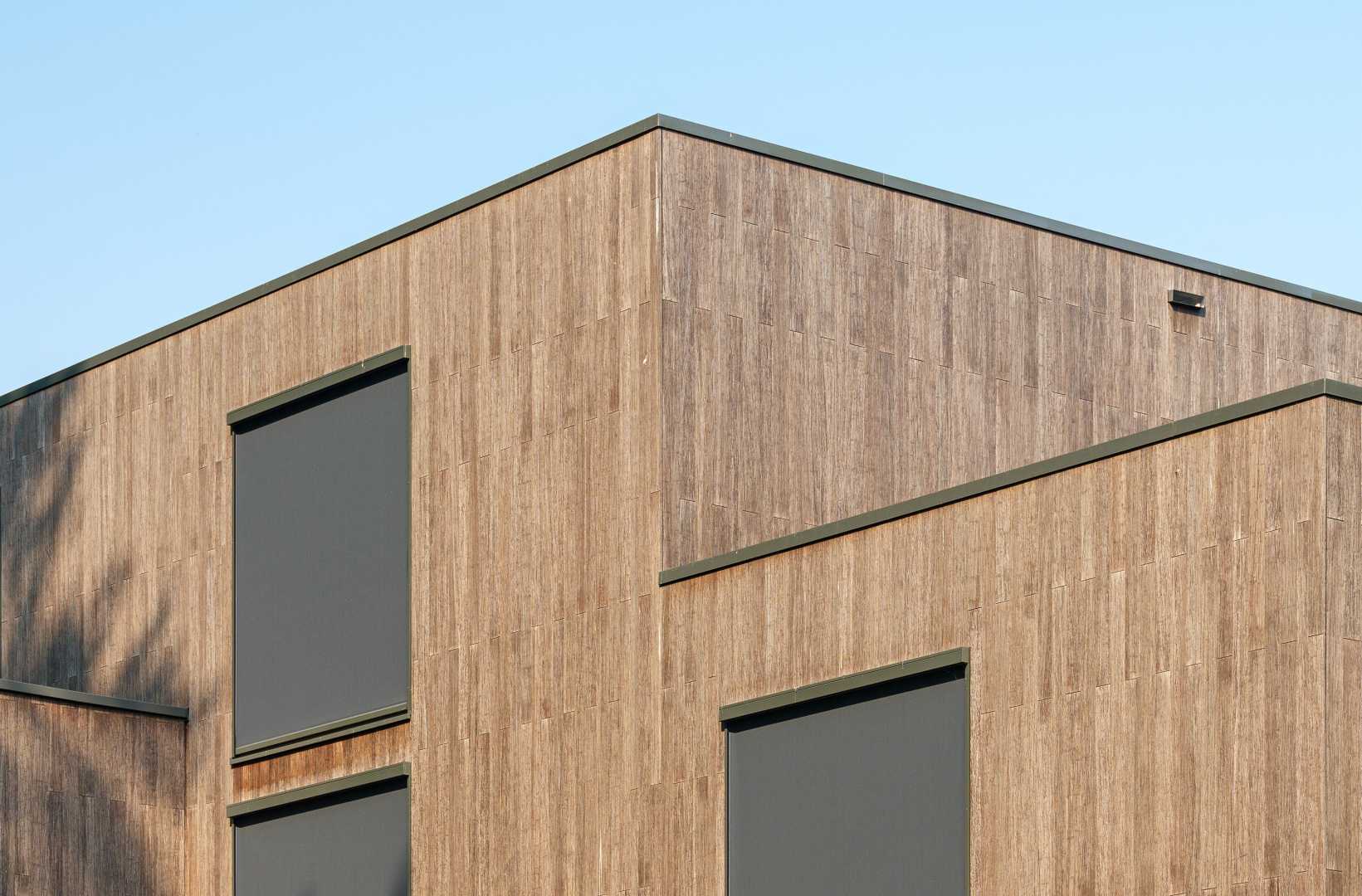 Houten gevel met aluminium kozijnen