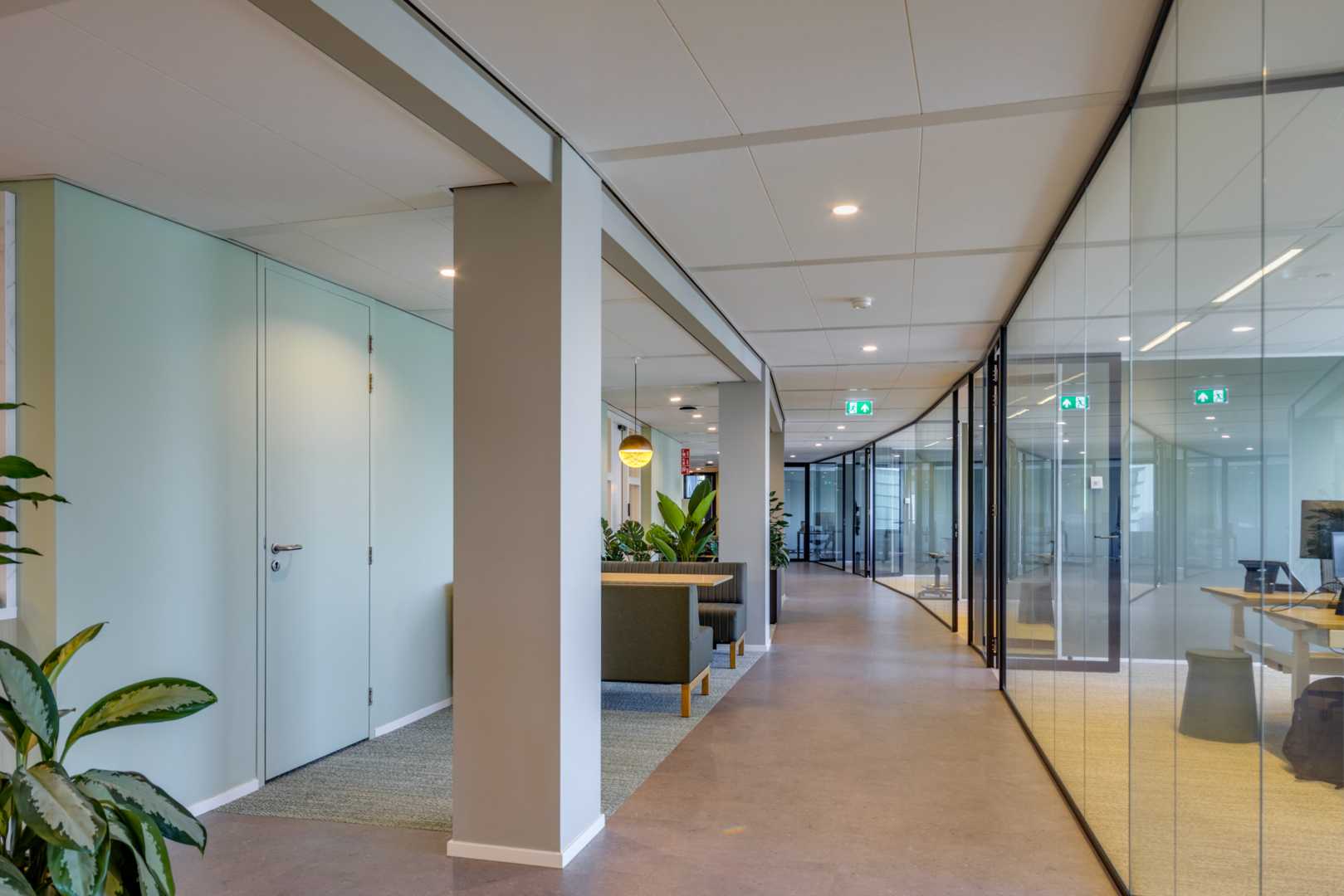 Armstrong Perla OP 19 SL2 600x1800 – op maat gemaakt tijdens installatie - ©Dion de Bakker Armstrong Perla OP 19 SL2 600x1800 – op maat gemaakt tijdens installatie