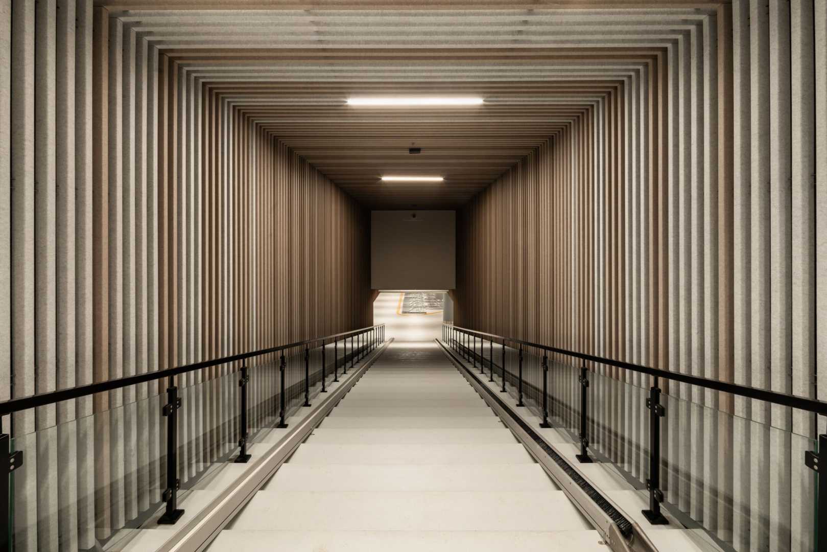 Fietsenstalling De Koopgoot, Nederland HeartFelt® Linear Wall
