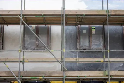 De toevoeging maakt het beton ook donkerder van kleur
