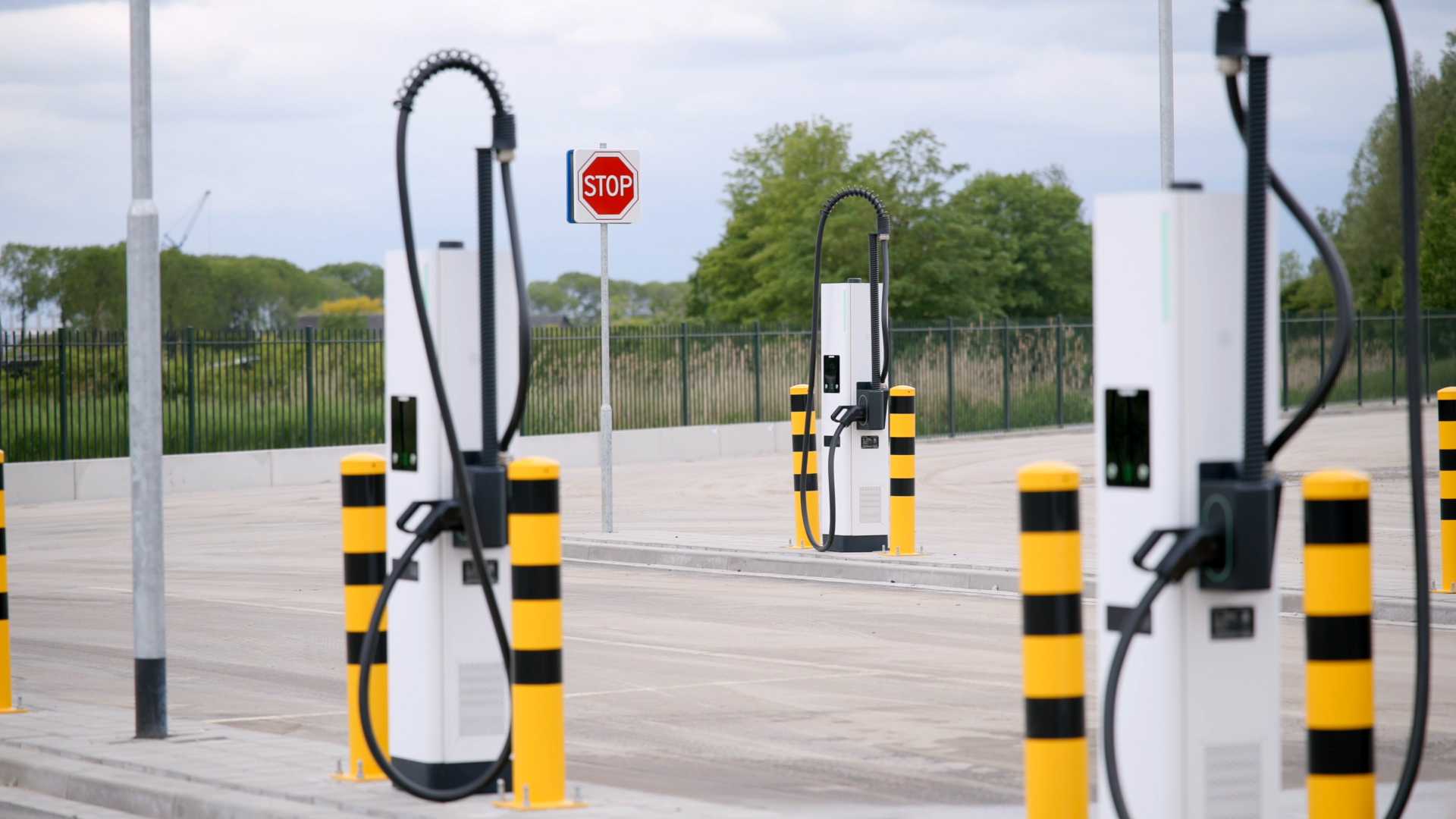 Slim laadplein koppelt zonne-energie aan emissieloos bouwen bij zandwinning