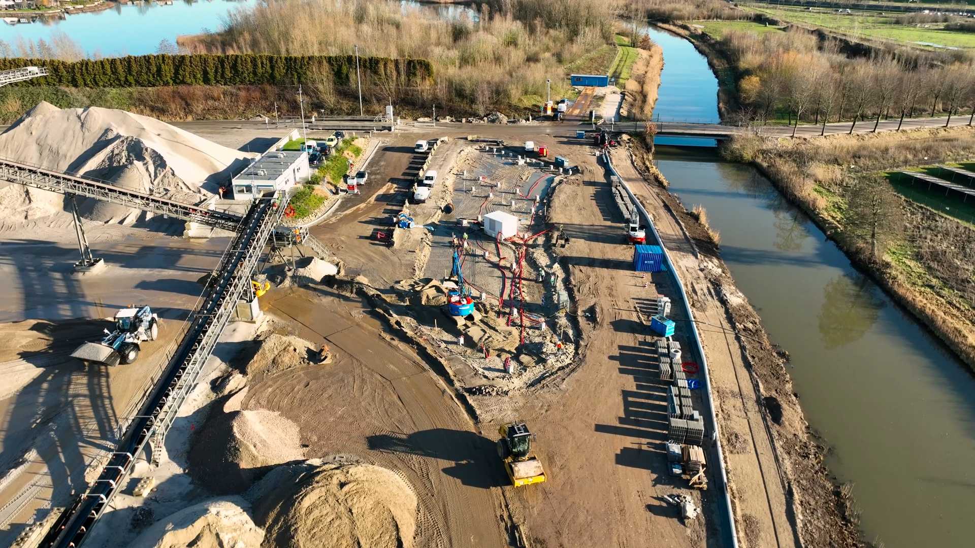 Slim laadplein koppelt zonne-energie aan emissieloos bouwen bij zandwinning