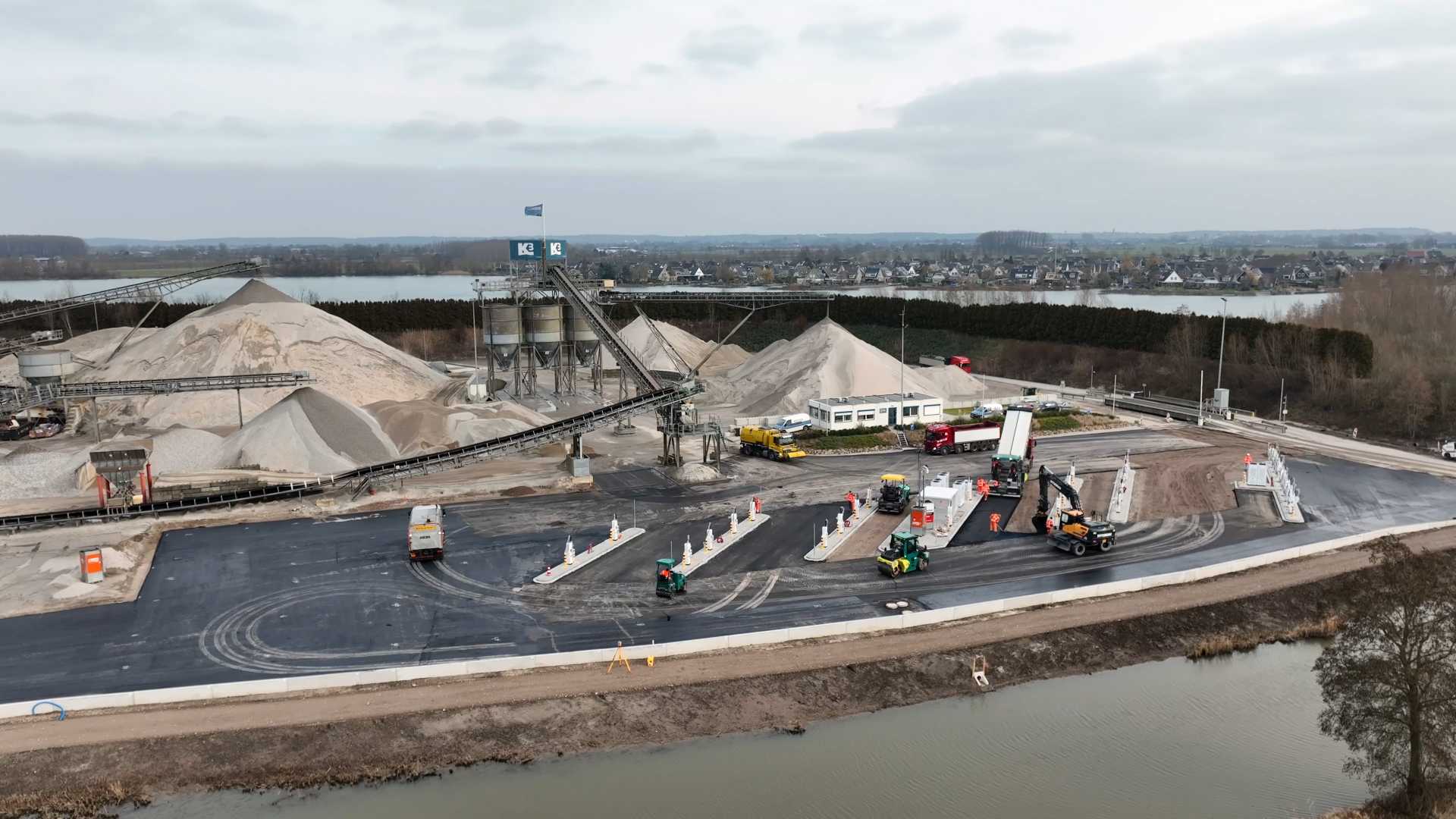 Slim laadplein koppelt zonne-energie aan emissieloos bouwen bij zandwinning