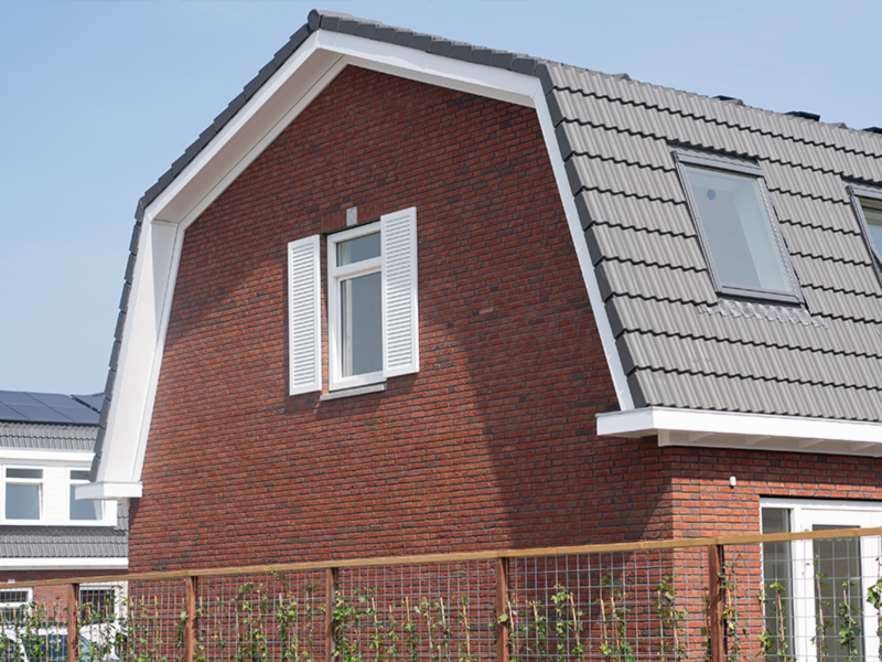 witte dakranden aan woning